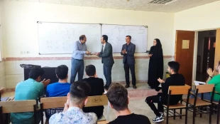 به مناسبت هفته بزرگداشت مقام شامخ معلم برگزار شد:
تقدیر از اساتید آموزشکده ملی مهارت ابهر با حضور معاونت و جمعی از  مسئولین ودانشجویان
 2